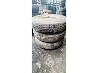 Vrachtwagenbanden met en zonder velgen (35x) - afbeelding 2 van  11