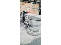 Vrachtwagenbanden met en zonder velgen (35x) - afbeelding 1 van  11