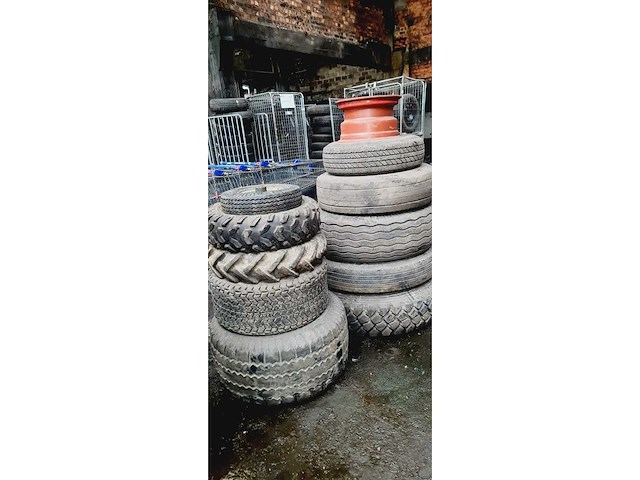 Vrachtwagenbanden met en zonder velgen (35x) - afbeelding 5 van  11