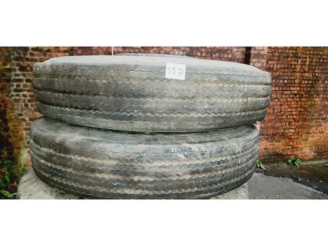 Vrachtwagenbanden met en zonder velgen (35x) - afbeelding 9 van  11