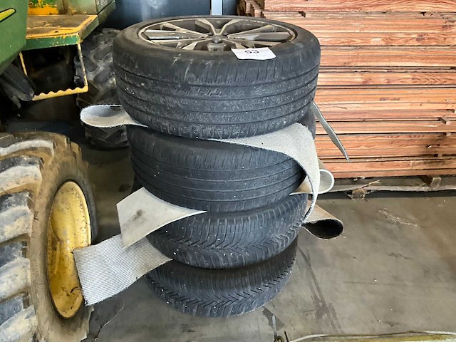 Vredestein m+s autobanden (4x) - afbeelding 1 van  8