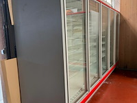 Vries-koelcel vitrine - afm b400 x d95 x h225 cm