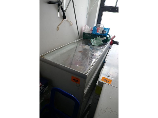 Vrieskist met bevroren voedingswaren deel 1 - afbeelding 1 van  2