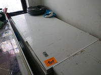 Vrieskist met bevroren voedingswaren deel 2 - afbeelding 1 van  2