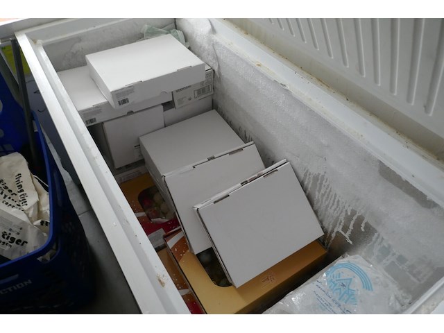 Vrieskist met bevroren voedingswaren deel 3 - afbeelding 2 van  2