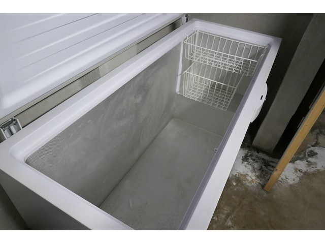 Vrieskist met deksel witte kleur beko - afbeelding 2 van  3