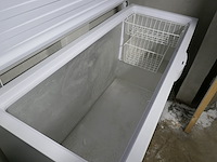 Vrieskist met deksel witte kleur beko - afbeelding 2 van  3