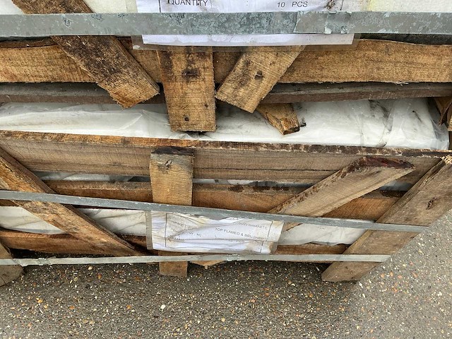 Vtn alg flamed brushed natuursteen tuintegel ca. 20m2 - afbeelding 4 van  4