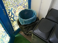 Vuilbakken en poetsgerief - afbeelding 3 van  5