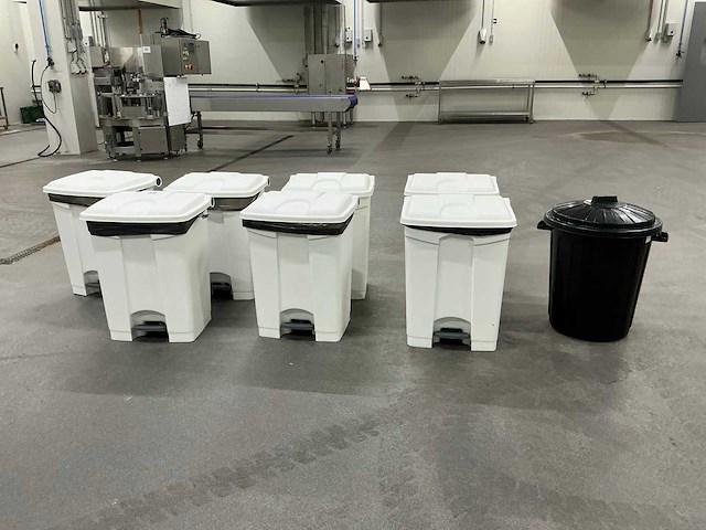 Vuilnisbak (8x) - afbeelding 2 van  3