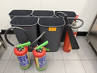 Vuilnisbakken en snelblussers - afbeelding 1 van  5