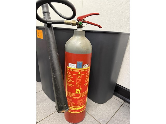 Vuilnisbakken en snelblussers - afbeelding 3 van  5