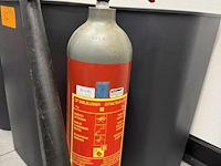 Vuilnisbakken en snelblussers - afbeelding 3 van  5