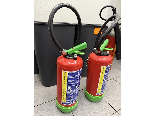 Vuilnisbakken en snelblussers - afbeelding 5 van  5