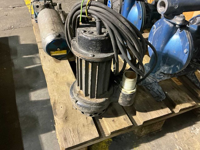 Vuilwaterpomp - afbeelding 1 van  3