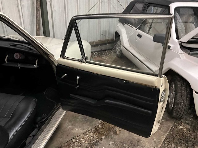 Vw - karman ghia - oldtimer - afbeelding 22 van  45