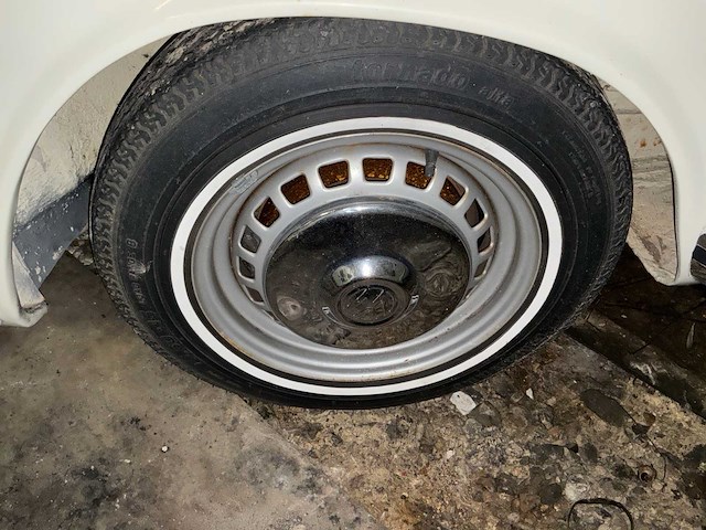 Vw - karman ghia - oldtimer - afbeelding 44 van  45
