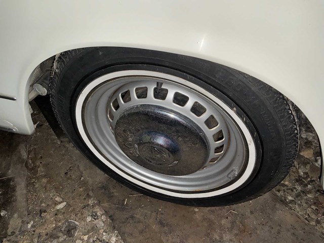 Vw - karman ghia - oldtimer - afbeelding 2 van  45