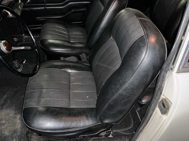 Vw - karman ghia - oldtimer - afbeelding 6 van  45