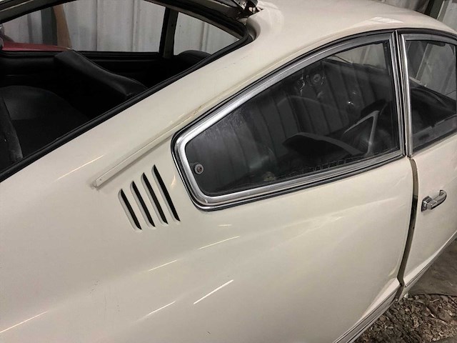 Vw - karman ghia - oldtimer - afbeelding 21 van  45