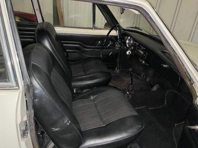 Vw - karman ghia - oldtimer - afbeelding 27 van  45