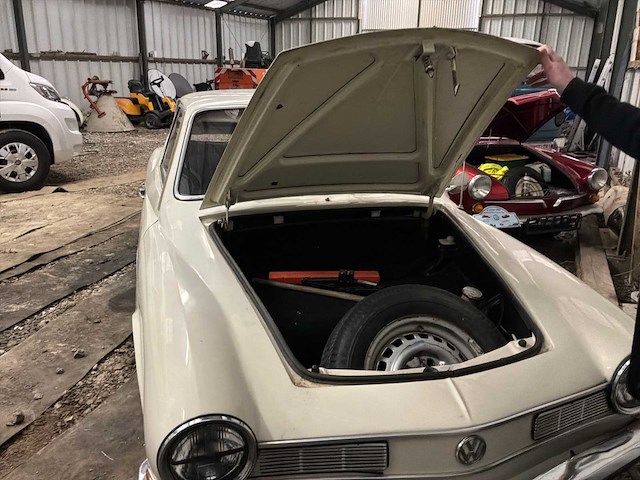 Vw - karman ghia - oldtimer - afbeelding 33 van  45