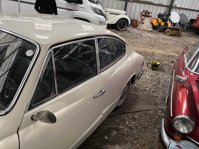Vw - karman ghia - oldtimer - afbeelding 42 van  45