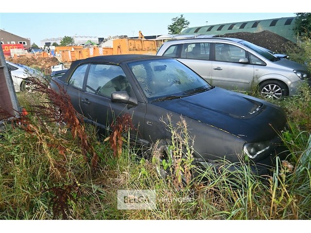Vw golf cabrio, enkel voor vergunninghouders en erkende centra voor verschrotting - afbeelding 1 van  9