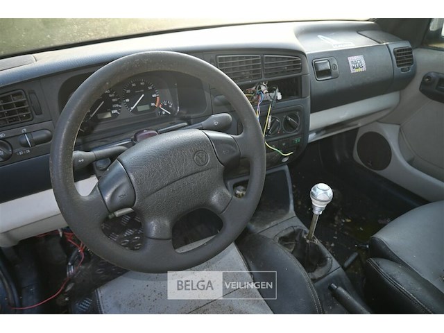 Vw golf cabrio, enkel voor vergunninghouders en erkende centra voor verschrotting - afbeelding 9 van  9