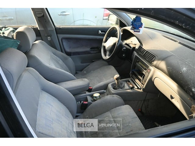 Vw passat, enkel voor vergunninghouders en erkende centra voor verschrotting - afbeelding 7 van  7