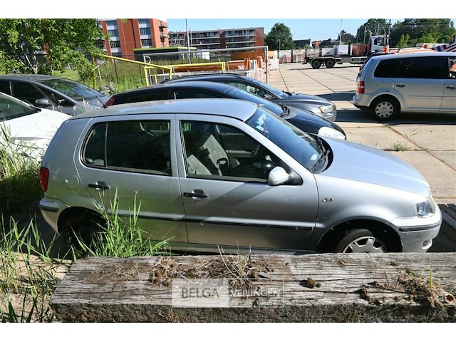 Vw polo, enkel voor erkende centra voor het depollueren, ontmantelen en vernietigen van afgedankte voertuigen - afbeelding 2 van  8
