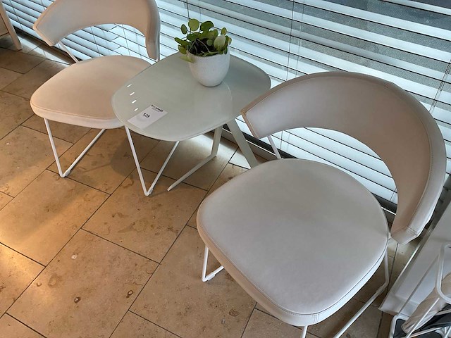 Wachtkamerstoel met salontafel en paraplubak (2x) - afbeelding 2 van  3