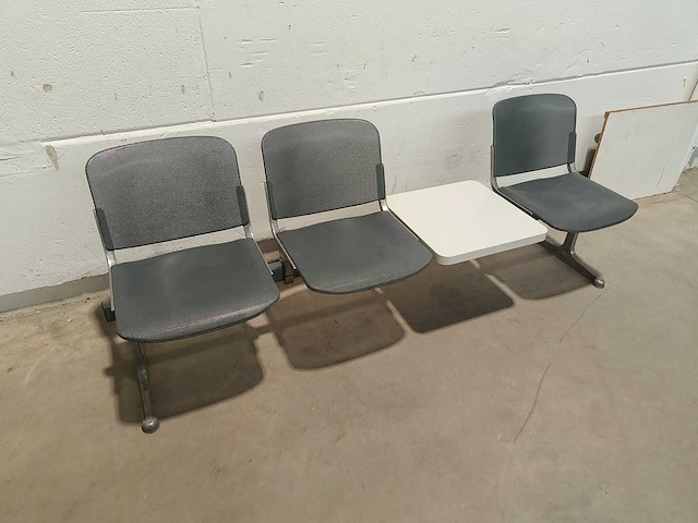 Waiting room chair - afbeelding 1 van  3