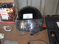Walkie talkie motorola t82 in tas, stroomtherapie phyaction 110 in koffer, scooter helm vinz, gps tomtom, zonnebril, verrekijker, rookdetector, dolk, led strip - afbeelding 2 van  9
