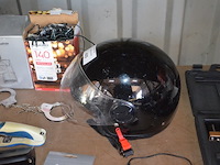 Walkie talkie motorola t82 in tas, stroomtherapie phyaction 110 in koffer, scooter helm vinz, gps tomtom, zonnebril, verrekijker, rookdetector, dolk, led strip - afbeelding 3 van  9