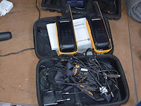 Walkie talkie motorola t82 in tas, stroomtherapie phyaction 110 in koffer, scooter helm vinz, gps tomtom, zonnebril, verrekijker, rookdetector, dolk, led strip - afbeelding 4 van  9