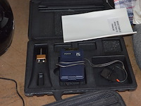 Walkie talkie motorola t82 in tas, stroomtherapie phyaction 110 in koffer, scooter helm vinz, gps tomtom, zonnebril, verrekijker, rookdetector, dolk, led strip - afbeelding 5 van  9