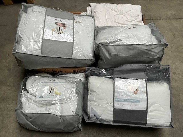 Walra mix kavel diverse dekbedden - afbeelding 1 van  9