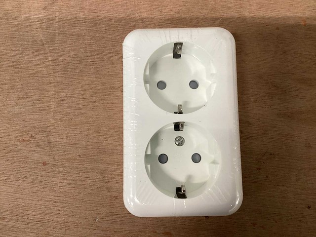 Wandcontactdoos, 2 voudig, randaarde, opbouw, wit (67x) - afbeelding 1 van  4