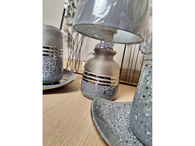 Wanddecoratie - vazen - tafellamp - schalen (8 stuks in totaal) - afbeelding 4 van  13