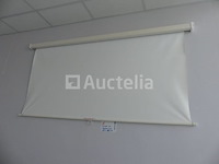 Wandgemonteerd projectiescherm