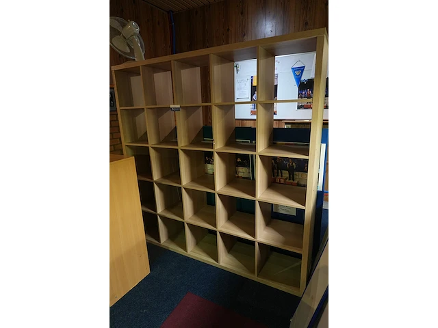 Wandkast met vakjes (182 x 182 x d39 cm) - afbeelding 2 van  2