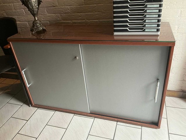 Wandkast/opbergkast en toebehoren - afbeelding 1 van  4