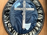 Wandklok en kruisbeeld - afbeelding 3 van  4