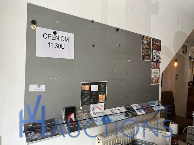 Wandmagneetbord met spiegel en wandklok - afbeelding 1 van  3