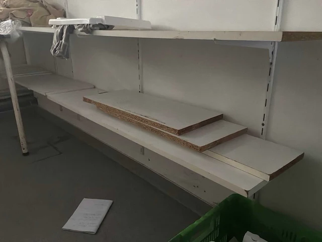 Wandplank en boeken - afbeelding 4 van  4