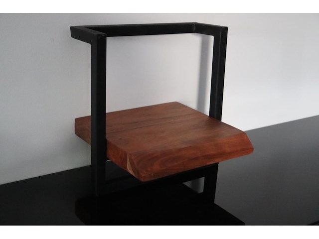 Wandplank, schapje zwart metaal met solide acaciahouten plank - afbeelding 1 van  3