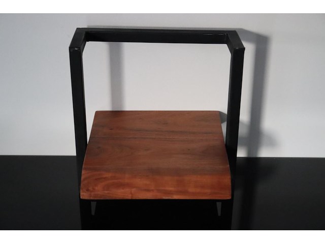 Wandplank, schapje zwart metaal met solide acaciahouten plank - afbeelding 2 van  3