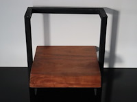 Wandplank, schapje zwart metaal met solide acaciahouten plank - afbeelding 2 van  3