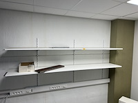 Wandrek met banken - afbeelding 1 van  2